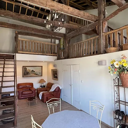 Charming And Comfortable In Melay